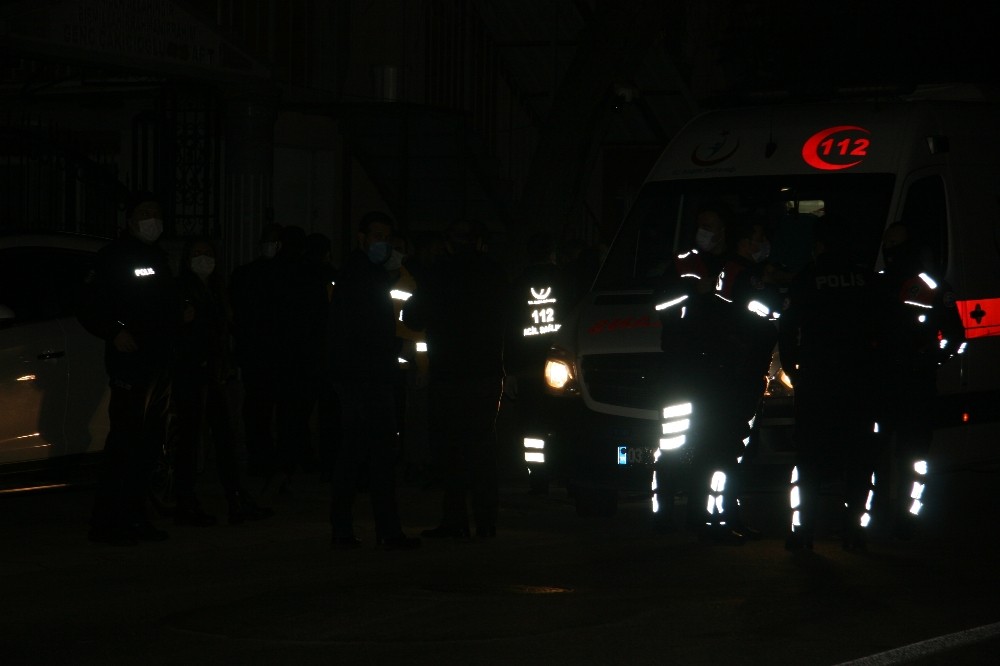 ‘Boğazı kesilmiş şahıs yerde yatıyor’ ihbarına giden polis bakın ne ile karşılaştı