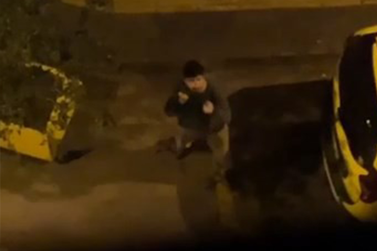 Gece yarısı kendi kendine boks maçı