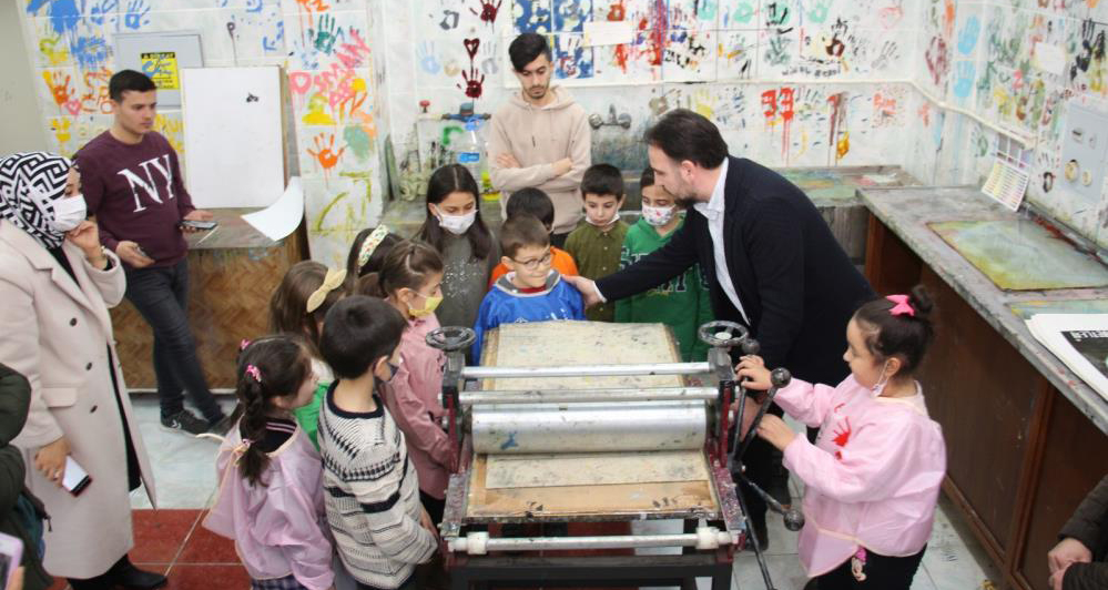 Küçük eller büyük resimler