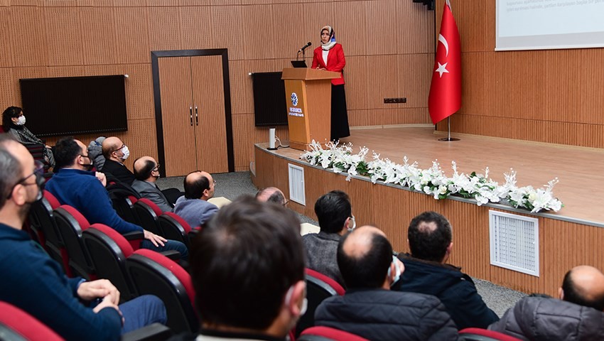 ETÜ-KOSGEB iş birliğiyle düzenlenen seminerde KOBİ’lerin geleceği konuşuldu