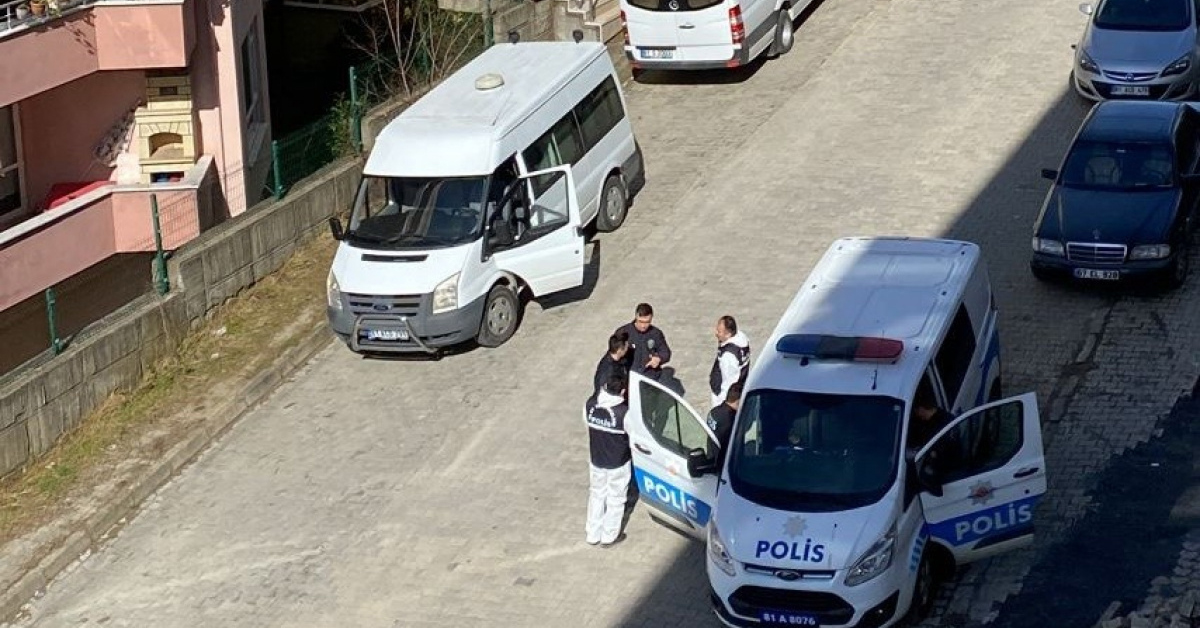 Tartıştığı kadını silahla vurdu