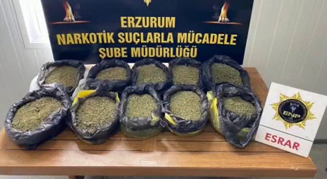 Uzman çavuş valizinde 10 kilo 50 gram uyuşturucu maddesi ile yakalandı