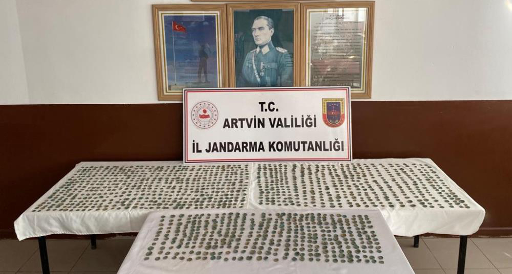 Yol kontrolünde durdurulan otomobilden Bizans dönemine ait bin 396 sikke çıktı