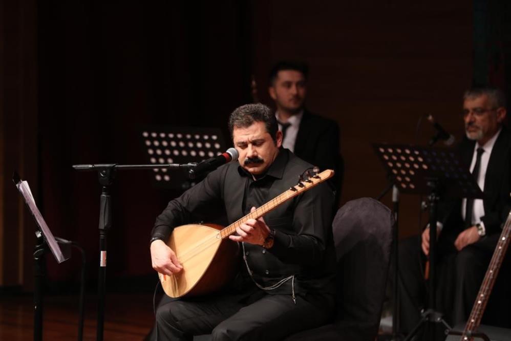 Erzurumlu sanatçı Nurullah Akçayır’ın 41. sanat yılı özel konserine büyük ilgi