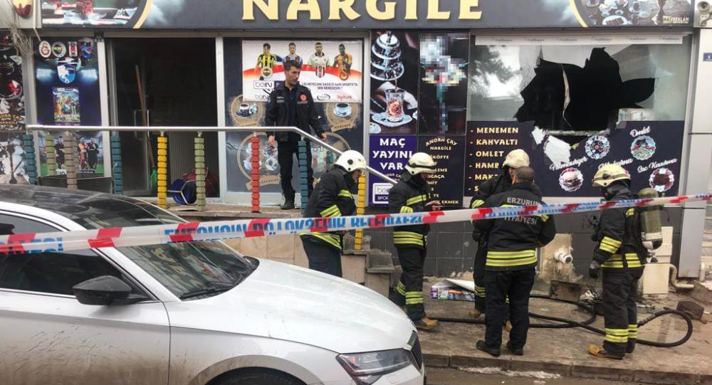 Kafede kızgın yağın bulunduğu fritöz bomba gibi patladı