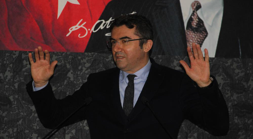 Validen tayin isteyen öğretmenlere sert çıkış